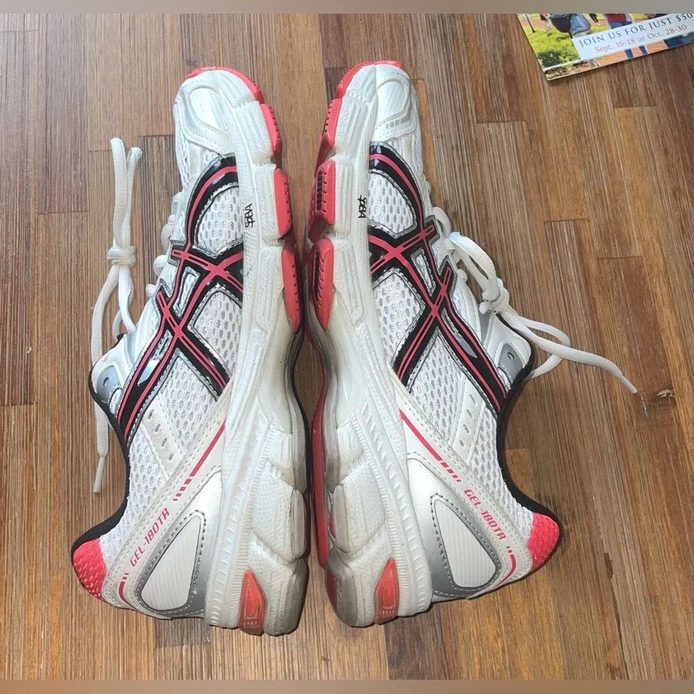 ASICS - Picture 2 of 7